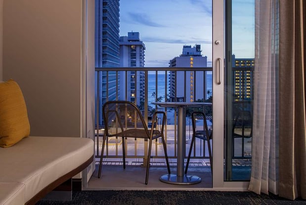 Images Hilton Garden Inn Waikiki Beach