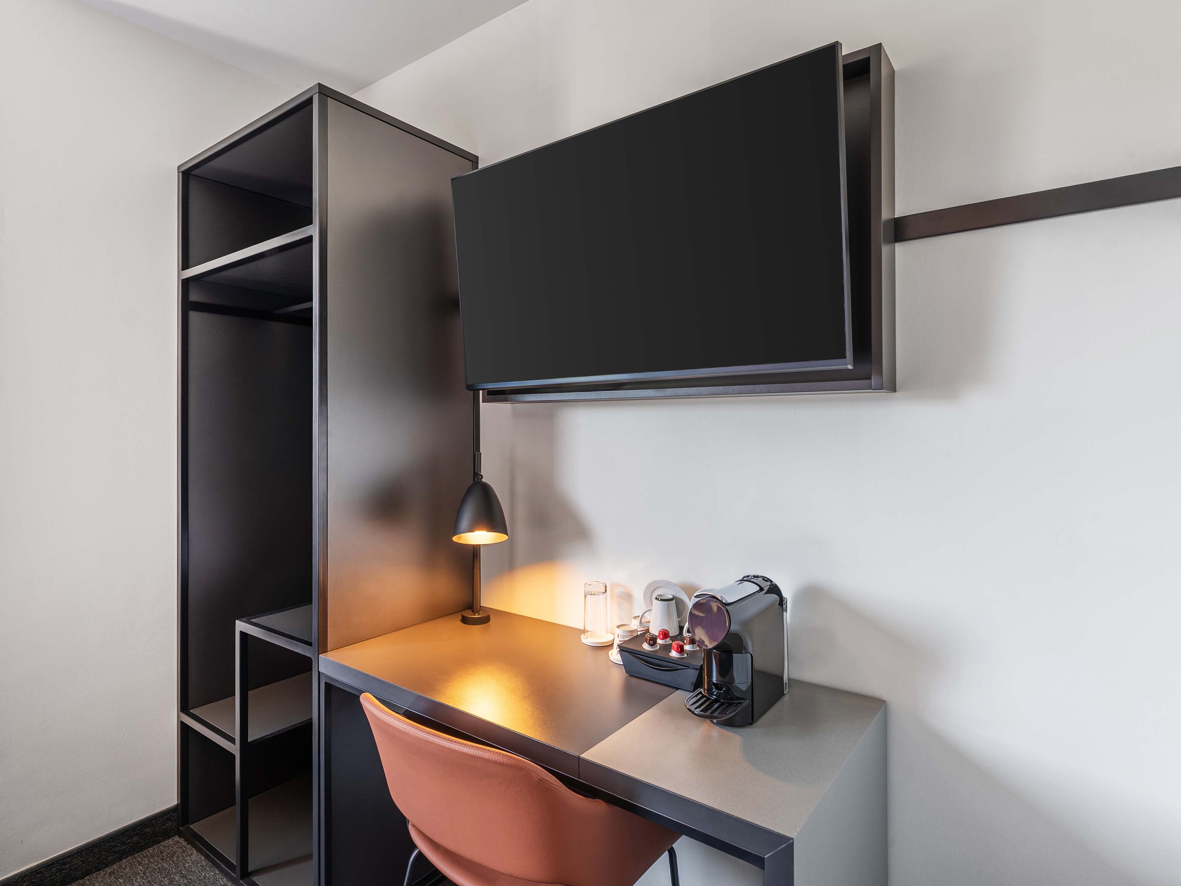 B&B HOTEL Freiburg-Süd, Munzinger Straße 1b in Freiburg