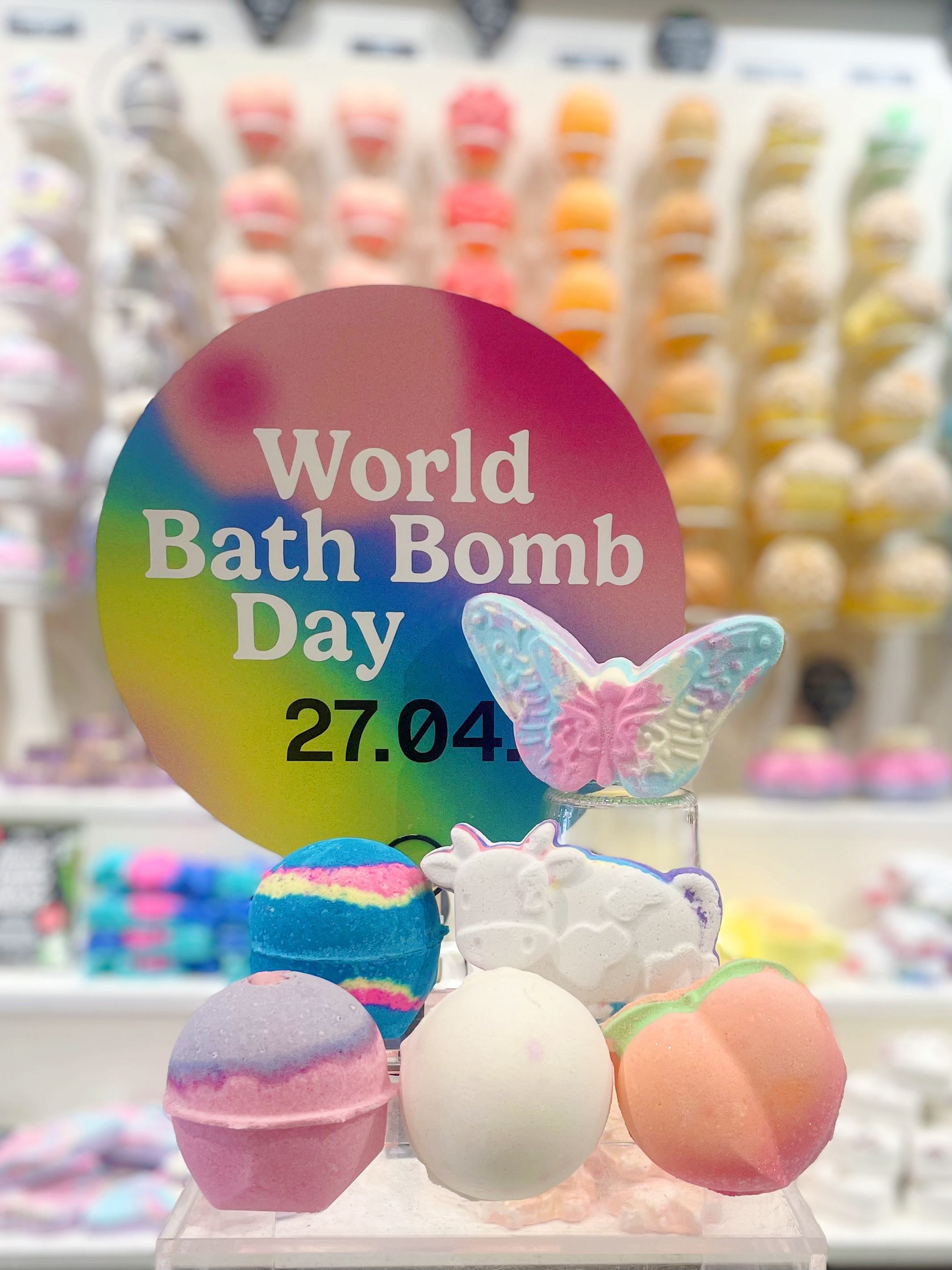 Bild zu Psssst! Schon gehört? Bald ist wieder World Bath Bomb Day! 