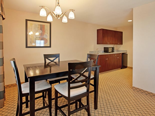 Images Holiday Inn Express & Suites Wichita Airport by IHG