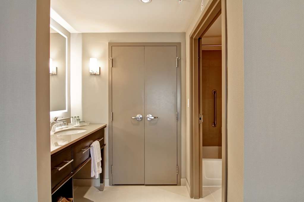 Homewood Suites by Hilton Ajax, Ontario, Canada in Ajax: Guest room bath