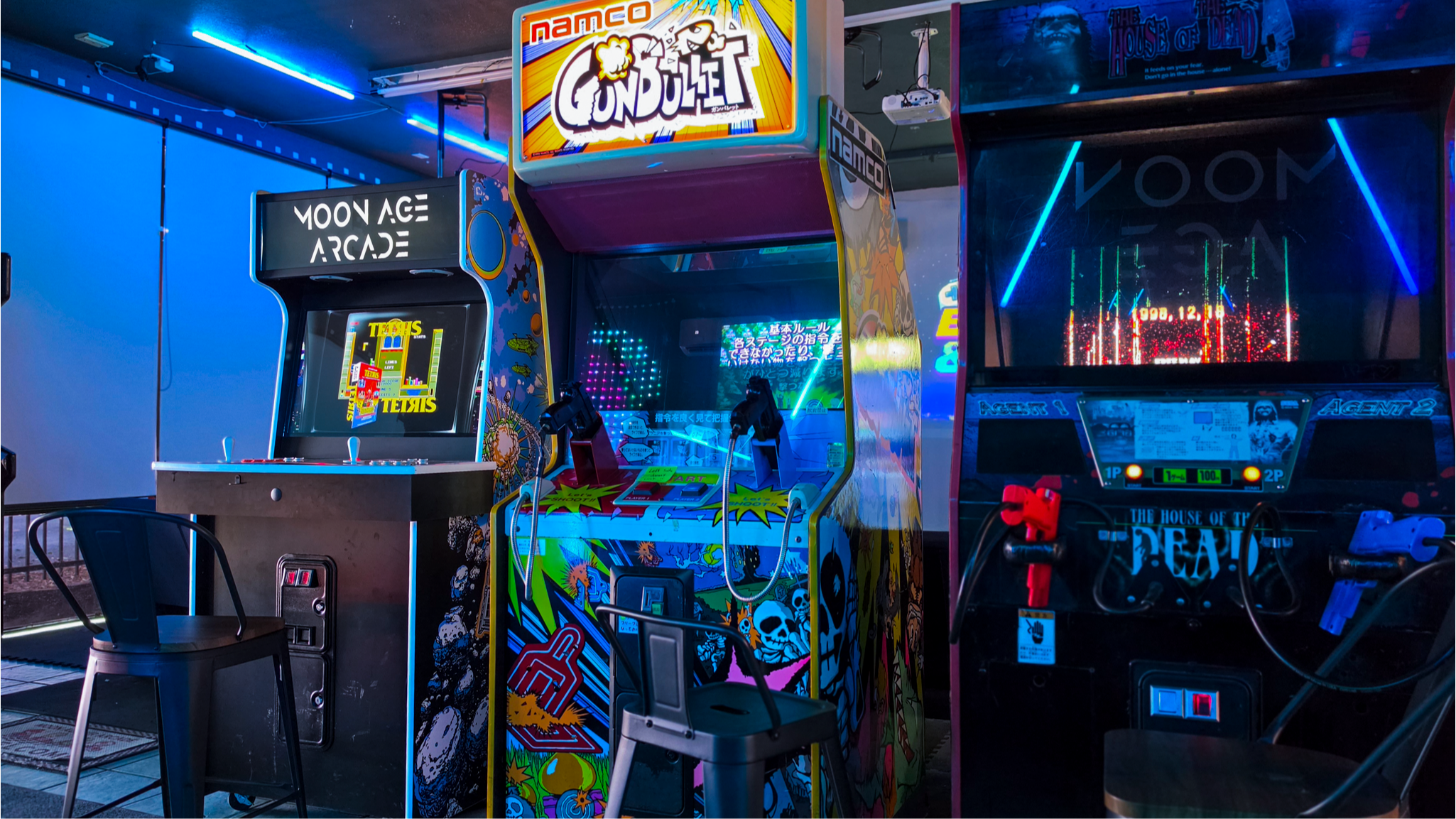 Experience classic arcade action at MoonAge in Los Angeles. Challenge friends on retro favorites lik 