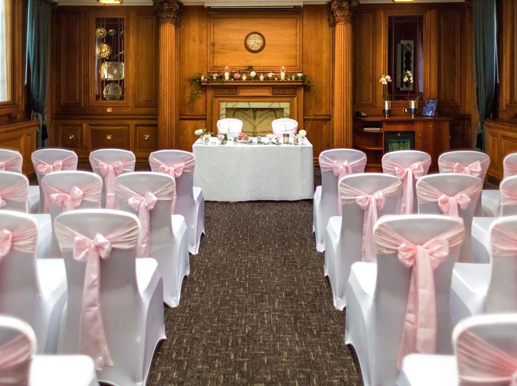 White Rose Wedding Radisson Blu Hotel, Leeds City Centre Leeds 01132 366000
