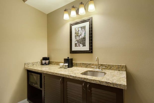 Images Embassy Suites by Hilton Savannah Historic District
