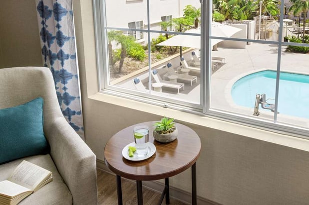 Images Hilton Garden Inn Carlsbad Beach
