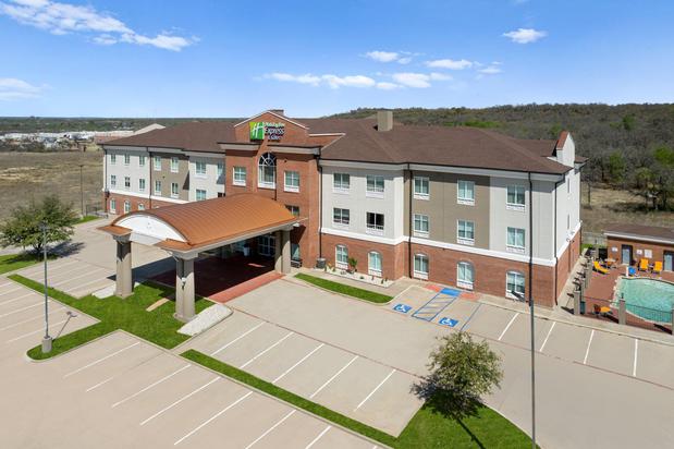 Images Holiday Inn Express & Suites Graham, an IHG Hotel
