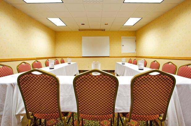 Images Candlewood Suites Grand Rapids Airport by IHG