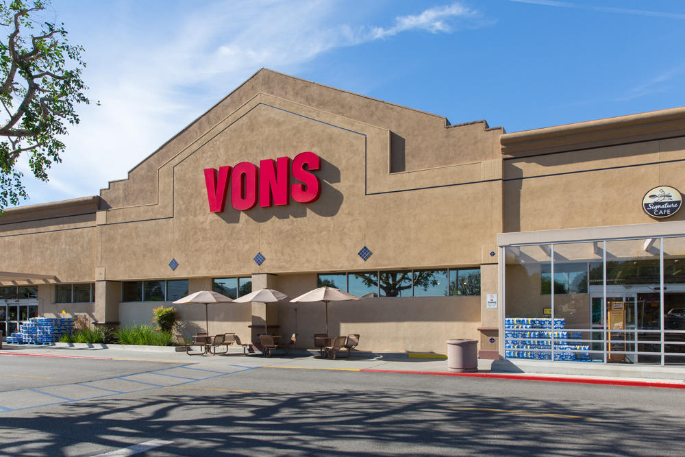 Vons at Santa Paula Center Shopping Center