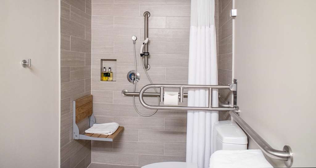 Deluxe Double Accessible Bathroom The Rushmore Hotel & Suites, BW Premier Collection Rapid City (605)348-8300