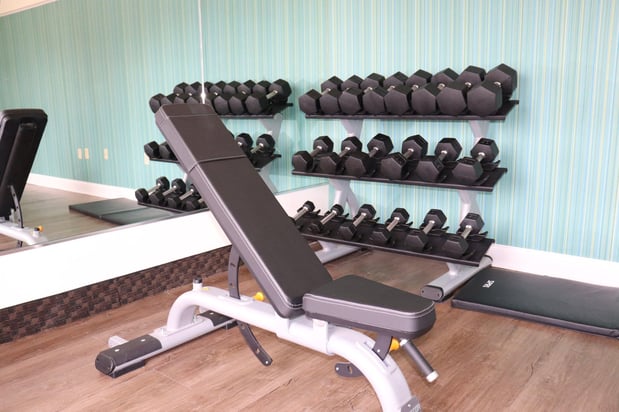 Images Holiday Inn Express & Suites Clearwater/US 19 N by IHG