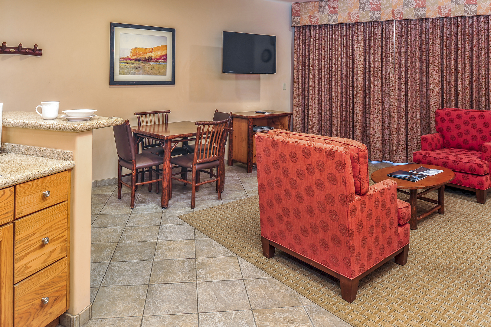 The dining and living area of a BRI 2 Bedroom with Roll-in Shower (Sleeps 6) at Bell Rock Inn