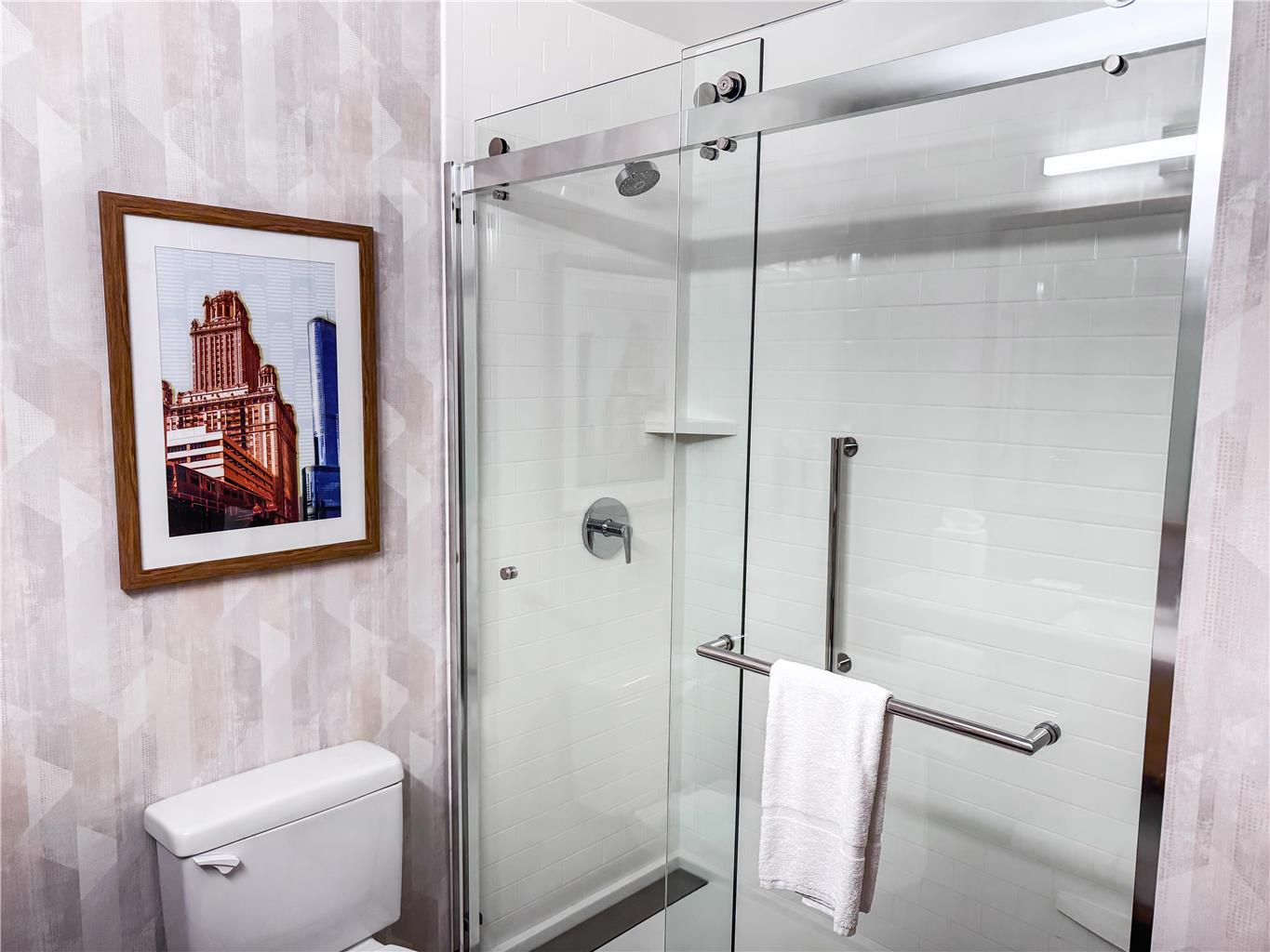Guest room bath