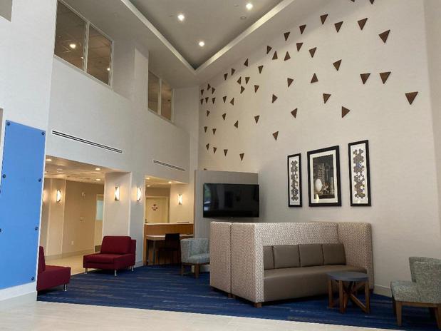 Images Holiday Inn Express & Suites Beaumont - Oak Valley, an IHG Hotel