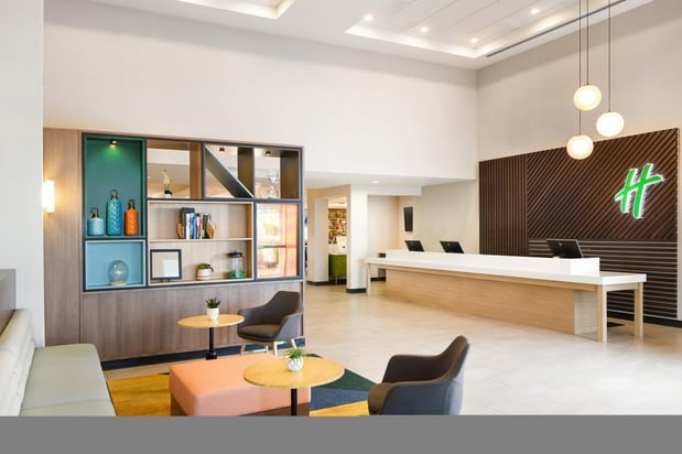 Images Holiday Inn & Suites Oakland - Airport by IHG
