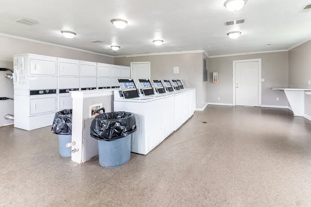 Images Lake Camelot Apartments