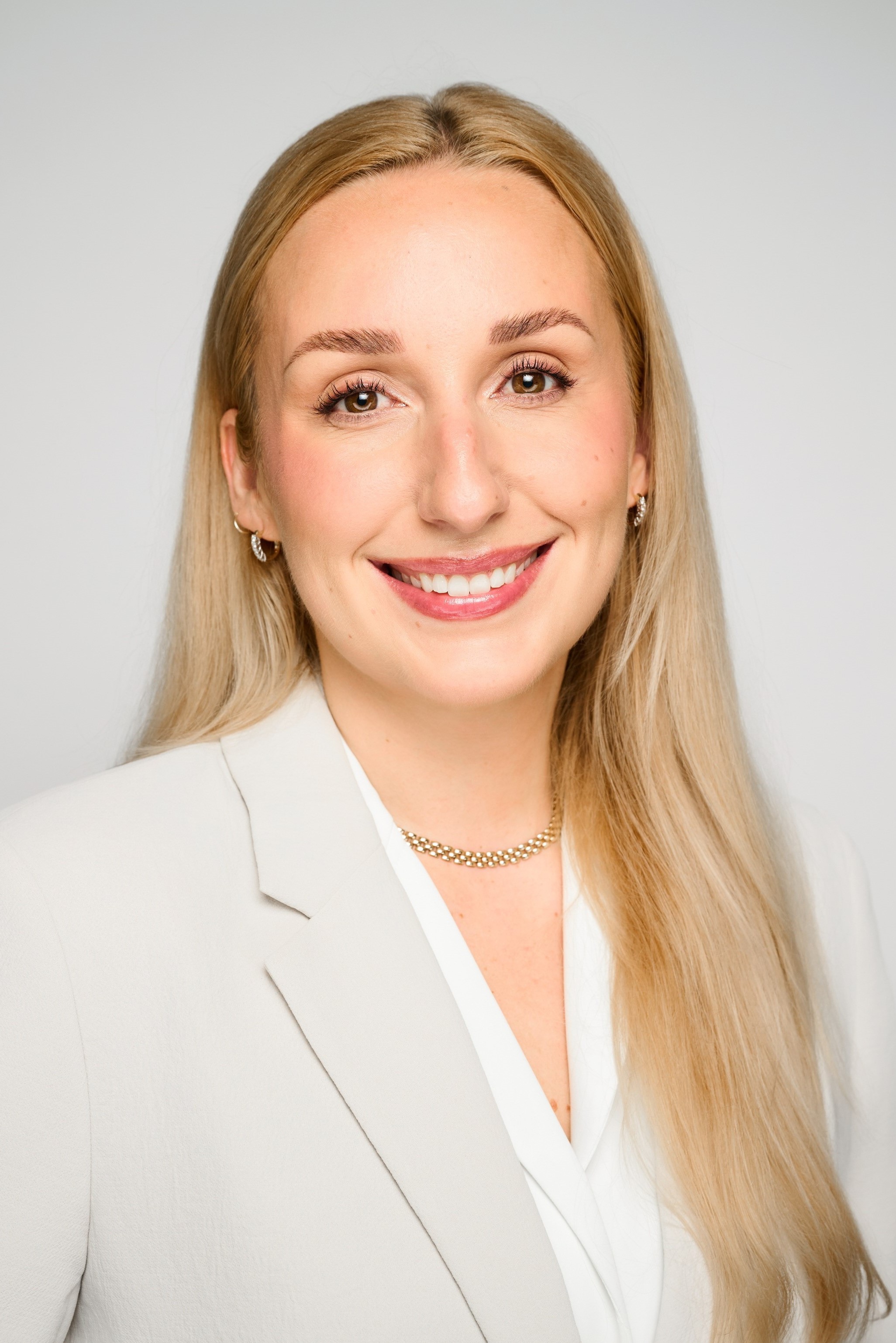 Images Edward Jones - Financial Advisor: Ioana Nedu, CFP®