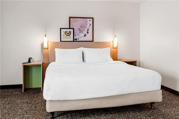 Images Spark by Hilton Lexington