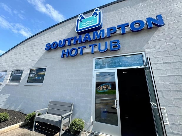 Images Southampton Hot Tub