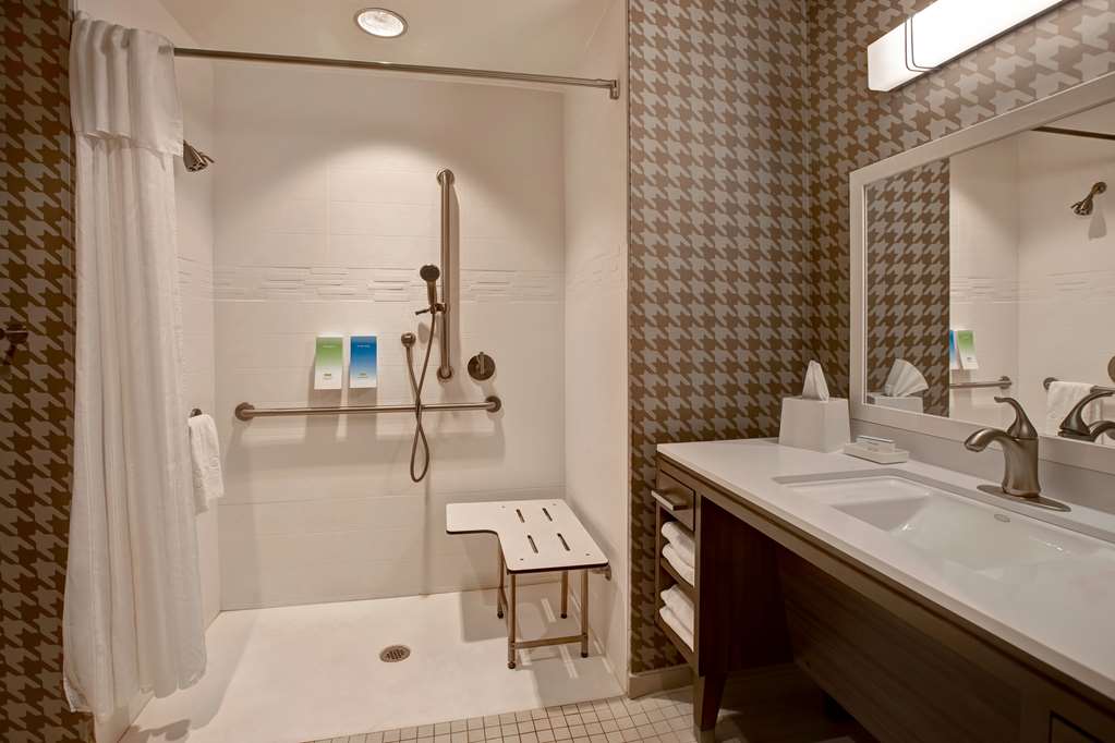 Guest room bath