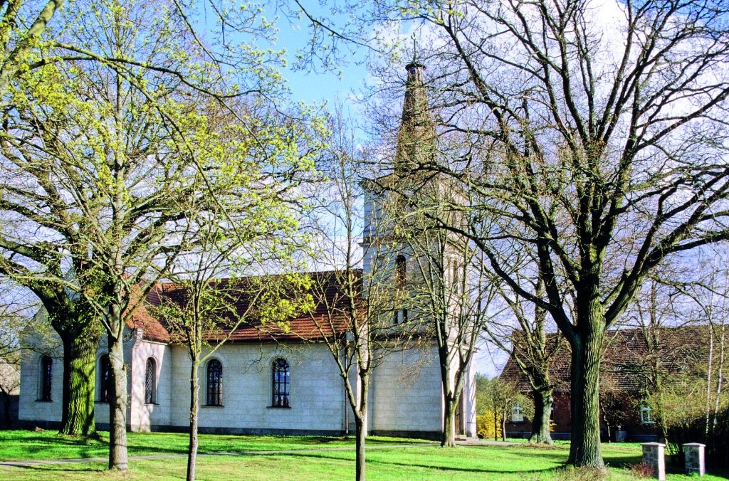 Kirche Dossow - Ev. Kirchengemeinde Dosse-Brausebach, Dossower Dorfstraße 20 in Dossow