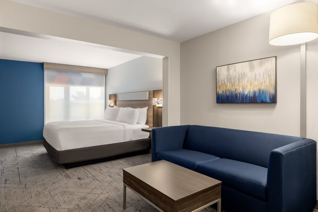 Images Holiday Inn Express Fayetteville - Fort Bragg by IHG