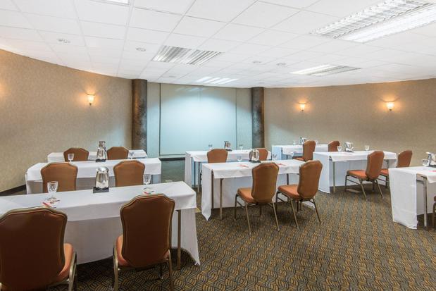 Images Crowne Plaza Virginia Beach Town Center by IHG
