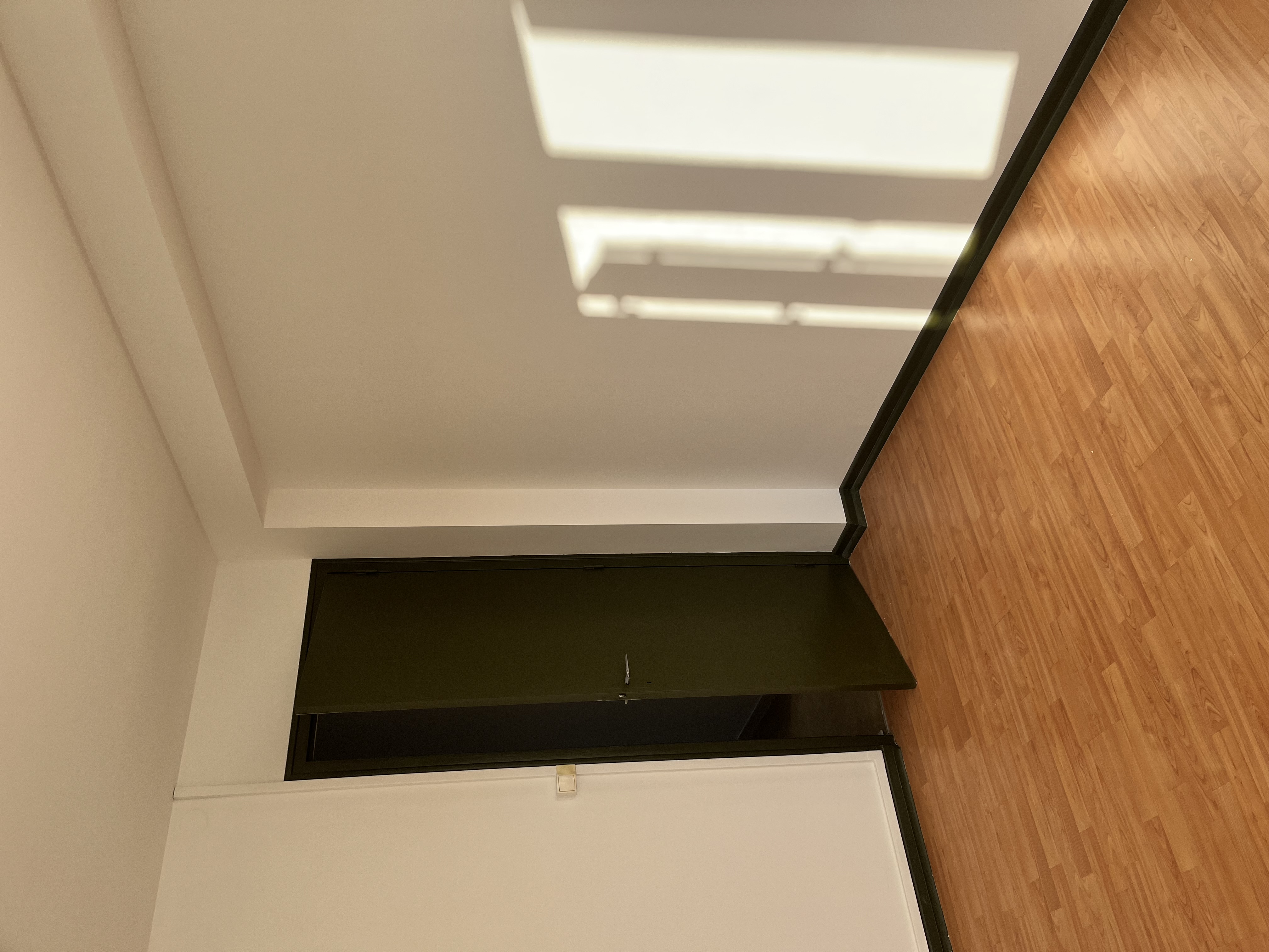 rénovation complète d'une pièce: peintre des murs
