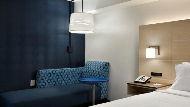 Images Holiday Inn Express Williamsbrg Busch Gardens Area by IHG