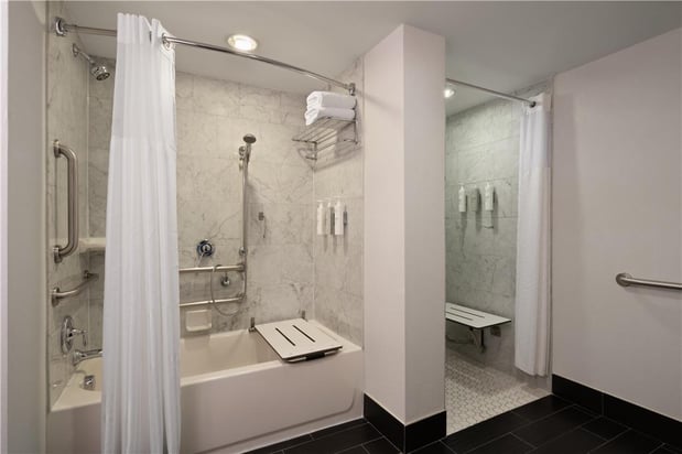 Images Hilton Garden Inn Charleston Waterfront/Downtown