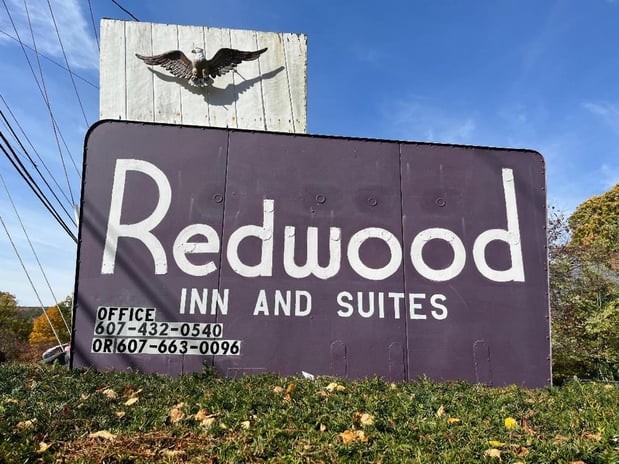 Images Redwood Inn & Suites