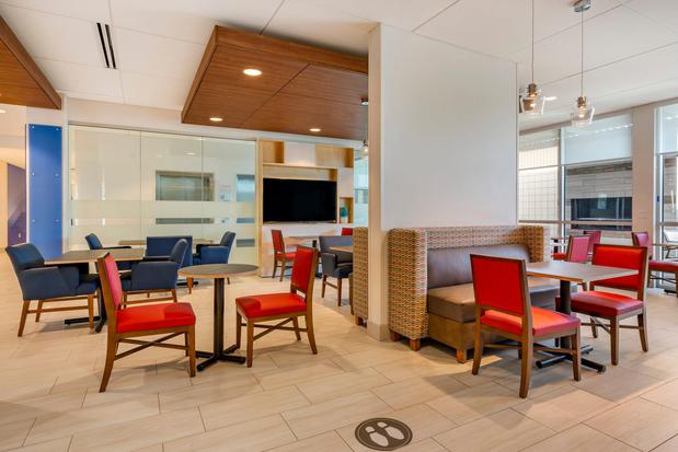 Images Holiday Inn Express & Suites Phoenix Dwtn - State Capitol by IHG