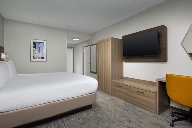 Images Holiday Inn Express & Suites Greensboro - Airport Area by IHG