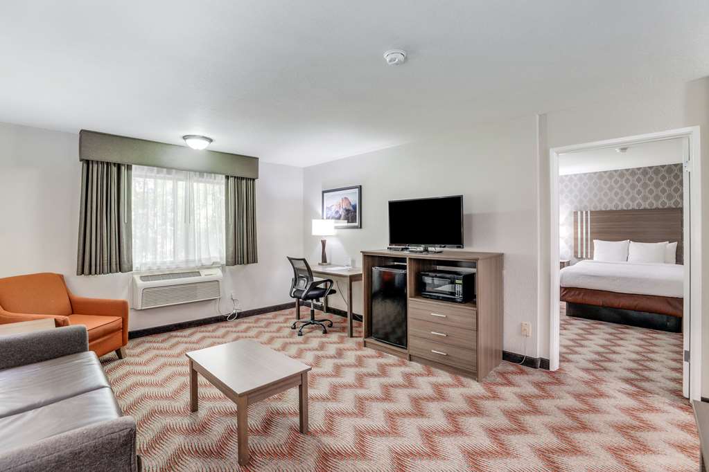2 Queen Suite