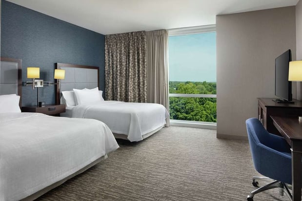 Images Hampton Inn & Suites Teaneck Glenpointe