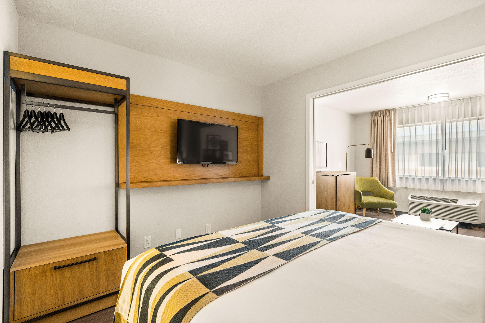 Oxford Suites Redding Guestrooms