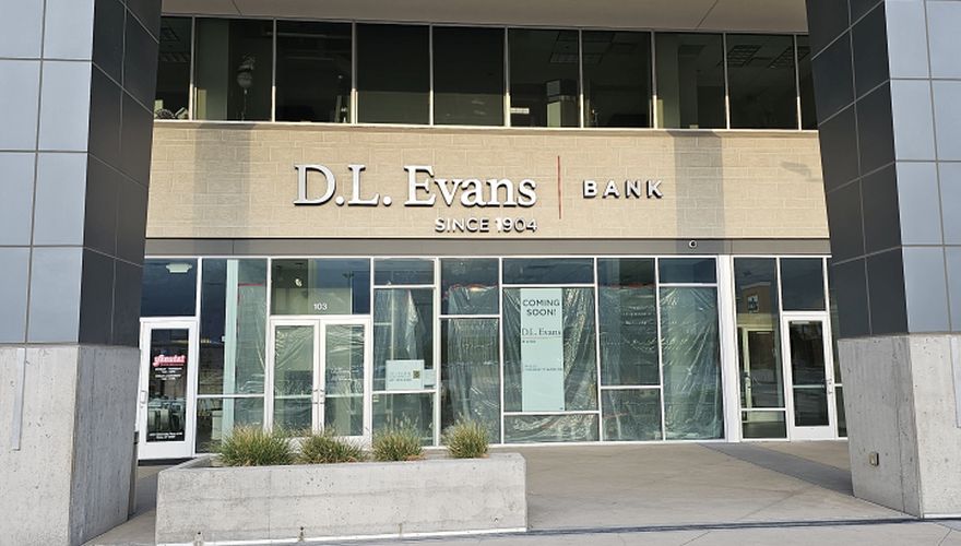 Image 3 | D.L. Evans Bank
