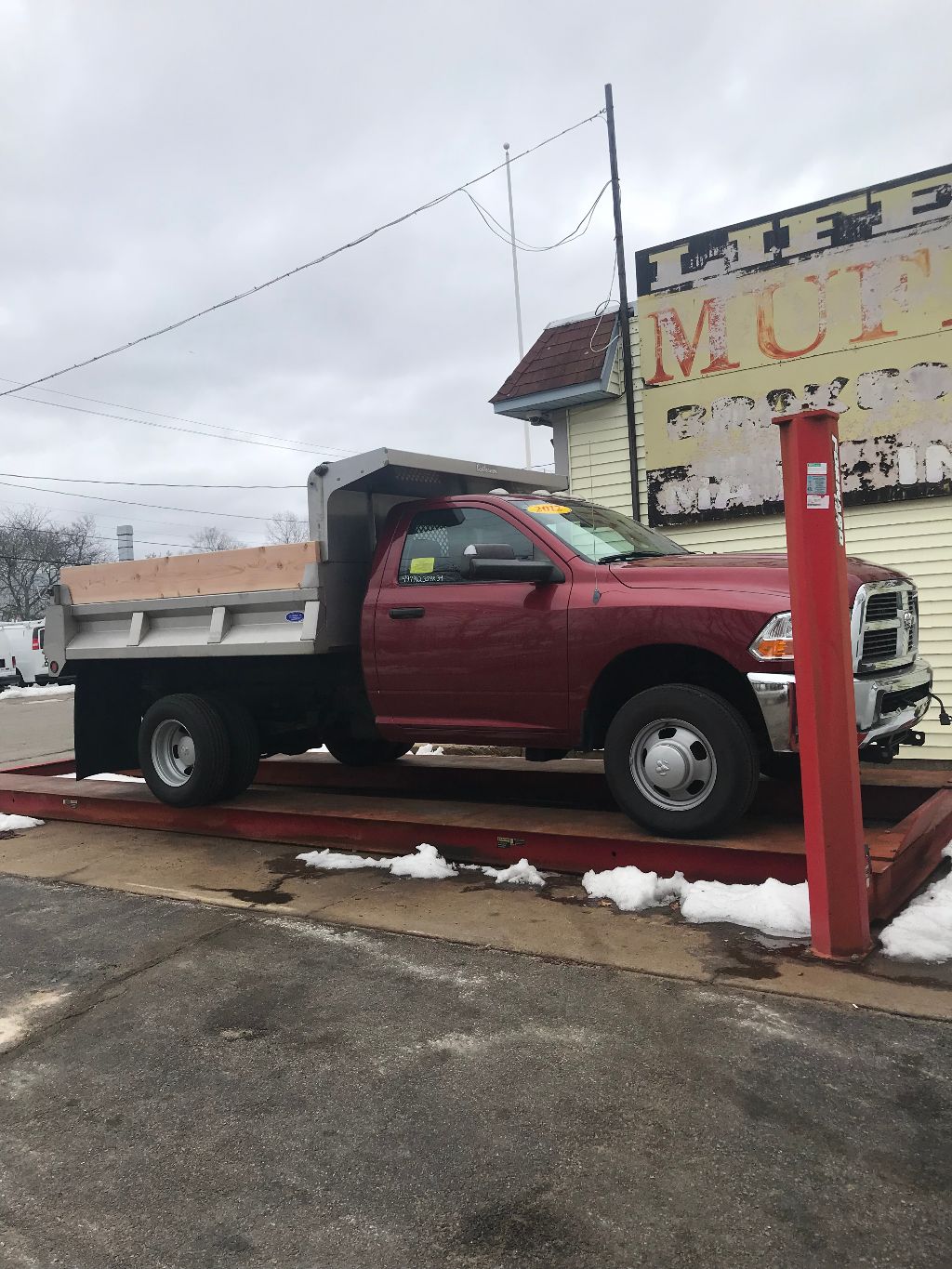 Outdoor Lift for Larger Vehicles