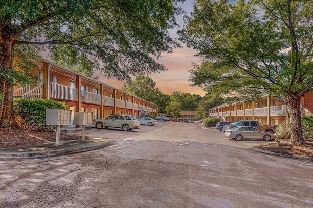 Images Lindsey Manor Apartments