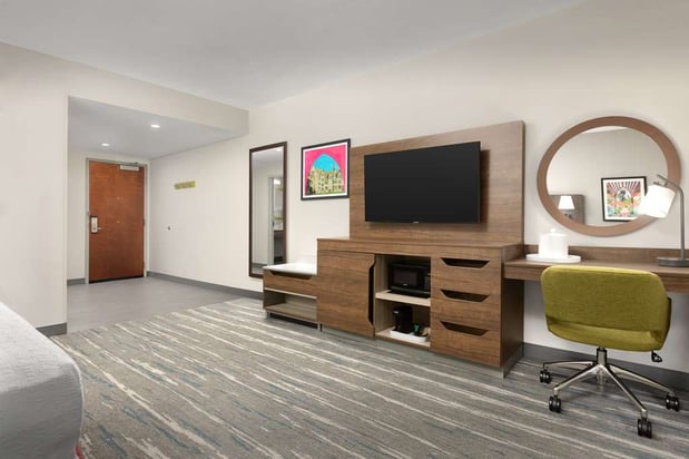 Images Hampton Inn & Suites Durham University Medical Center