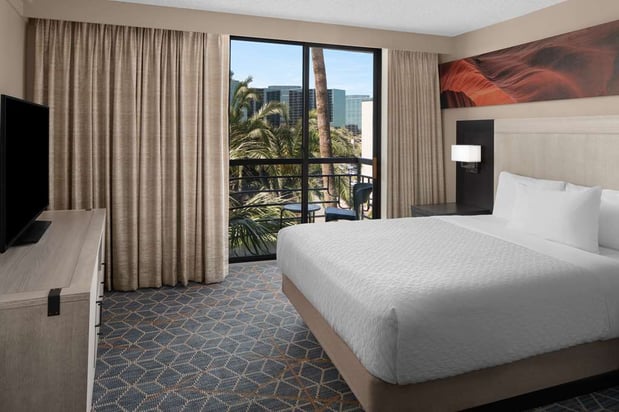 Images Embassy Suites by Hilton Phoenix Biltmore