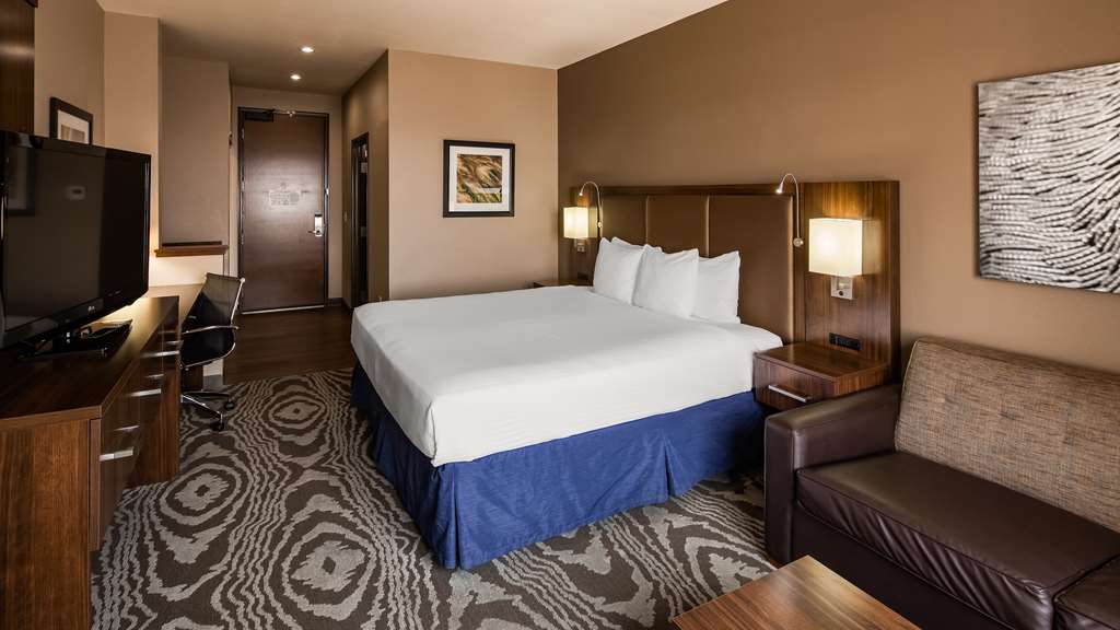 Suite King Bed Guest Room Best Western Plus Williston Hotel & Suites Williston (701)572-8800