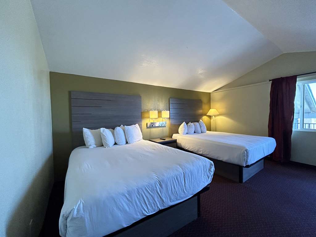 Double Queen Guestroom