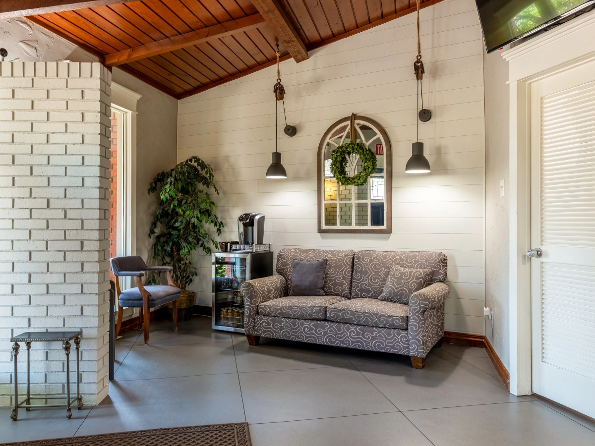 Our cozy waiting area for patients and their families at our Borger dental office.

Above and Beyond 