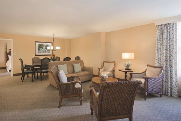 Images Embassy Suites by Hilton Savannah Historic District