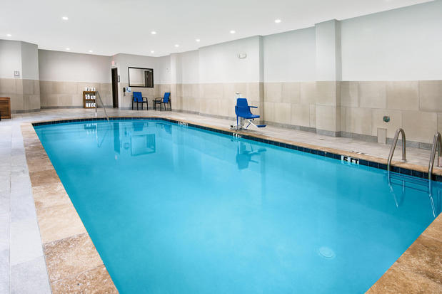 Images Holiday Inn Express & Suites Houston North - IAH Area by IHG