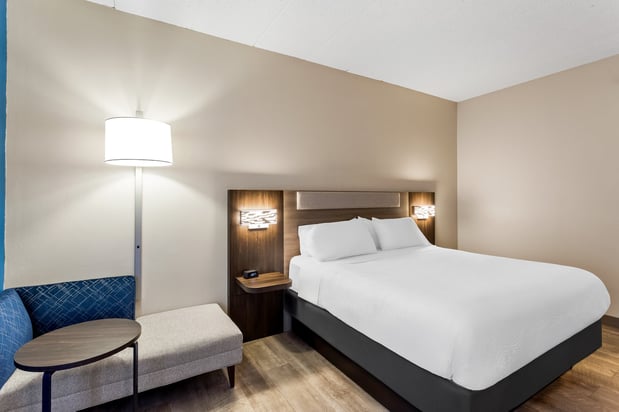Images Holiday Inn Express & Suites Charleston-Southridge by IHG