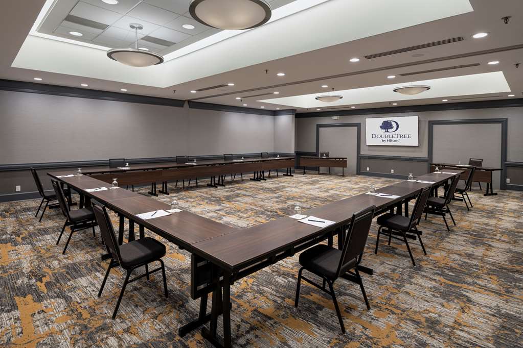 Meeting Room DoubleTree by Hilton Madison East Madison (608)244-4703