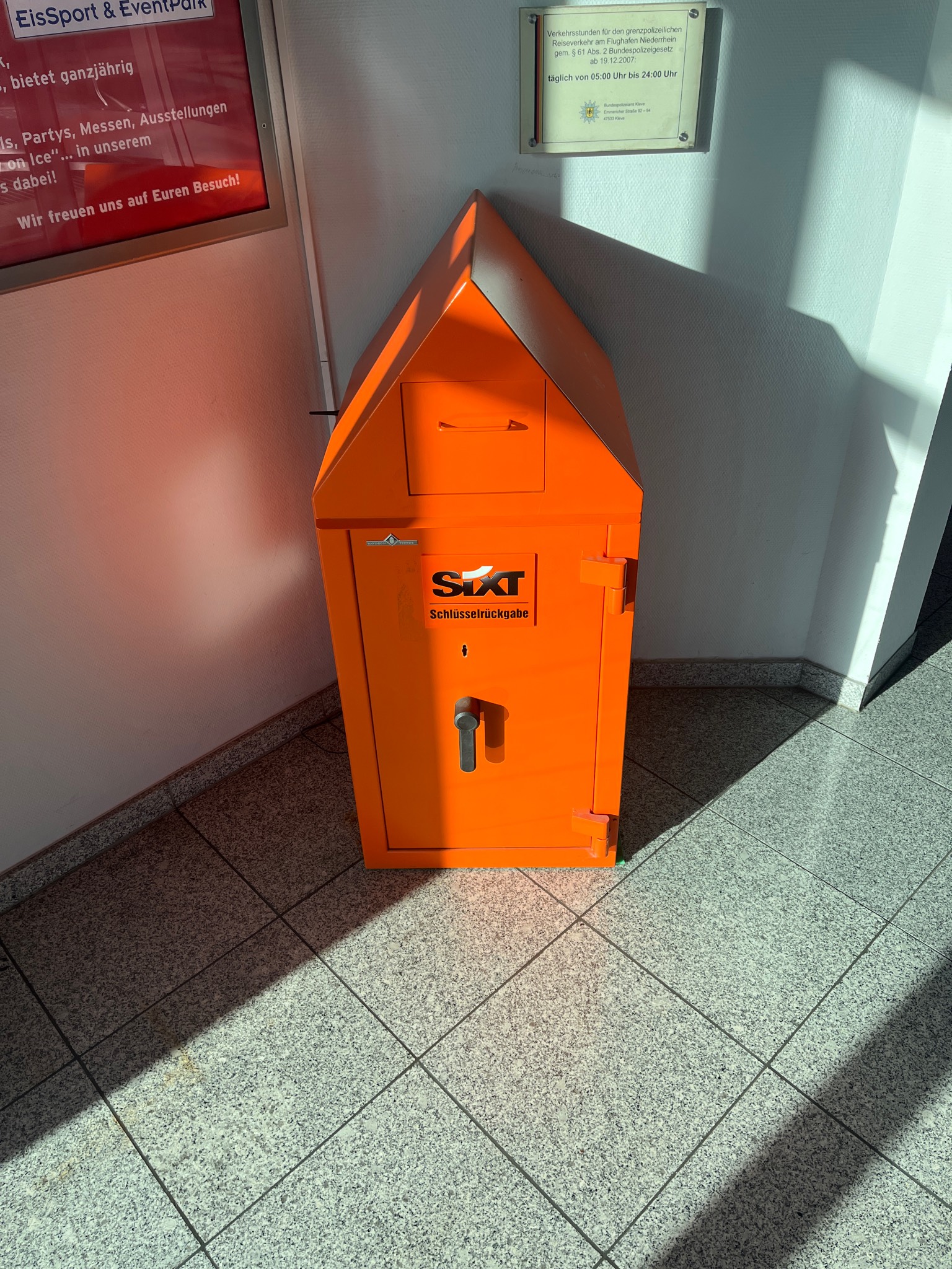 SIXT Autovermietung Weeze/Niederrhein Flughafen, Flughafen-Ring 1 in Weeze