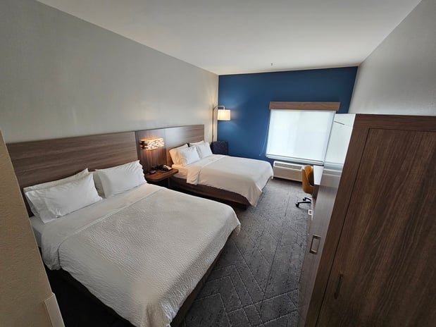 Images Holiday Inn Express & Suites Cincinnati-Blue Ash by IHG