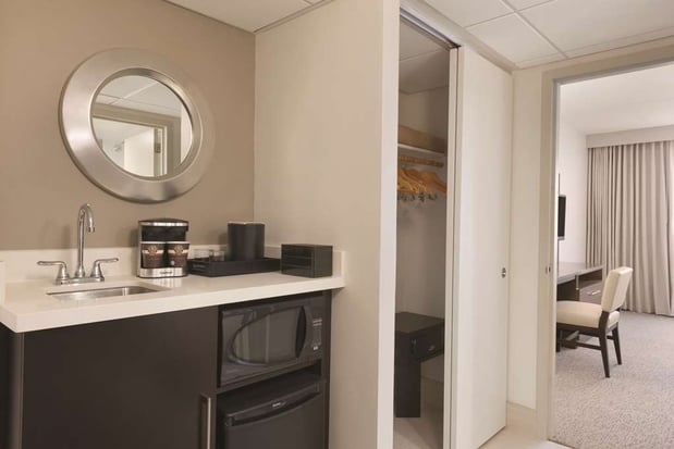 Images Embassy Suites by Hilton Milwaukee Brookfield